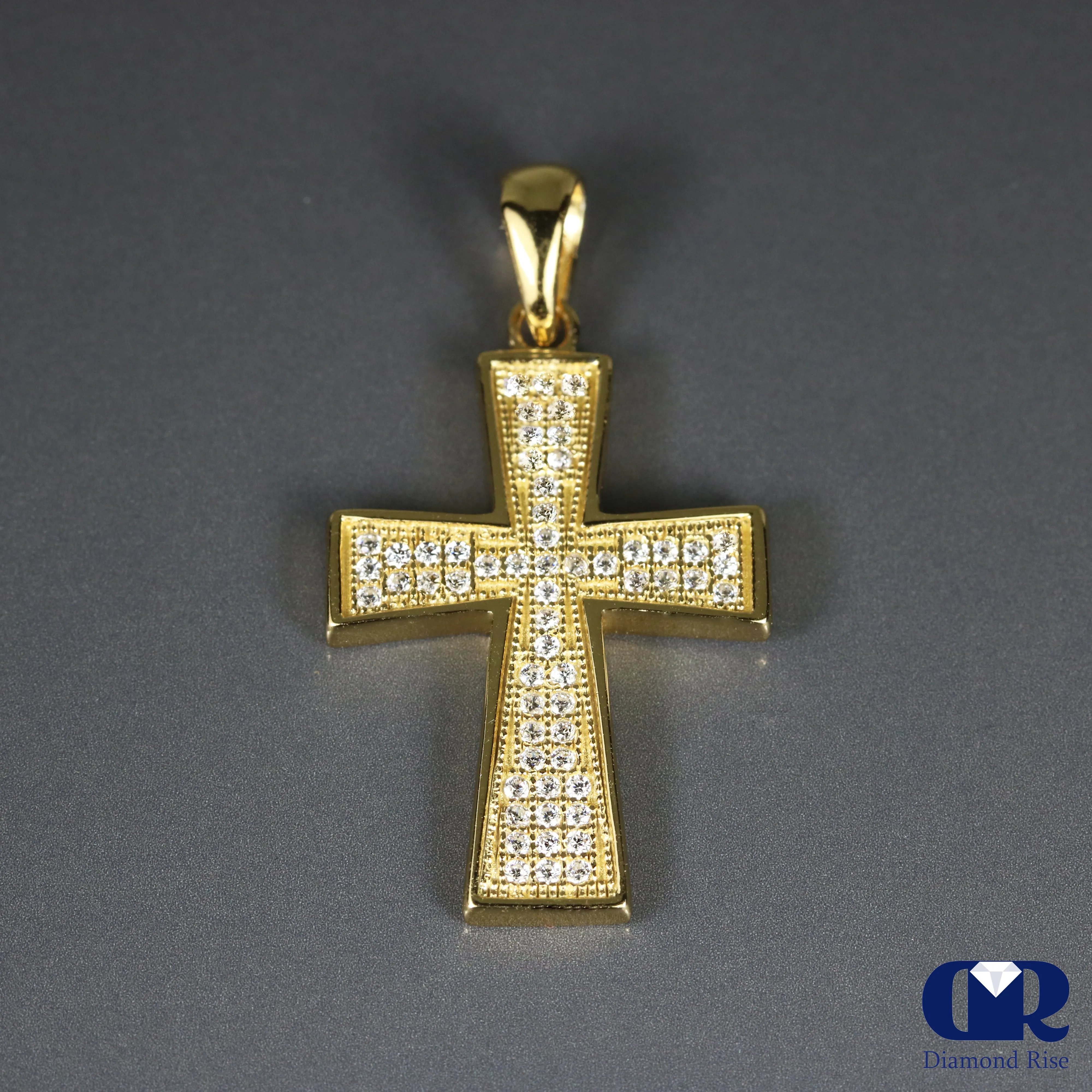 0.30 Carat Round Cut Diamond Cross Pendant Necklace In 14K Yellow Gold