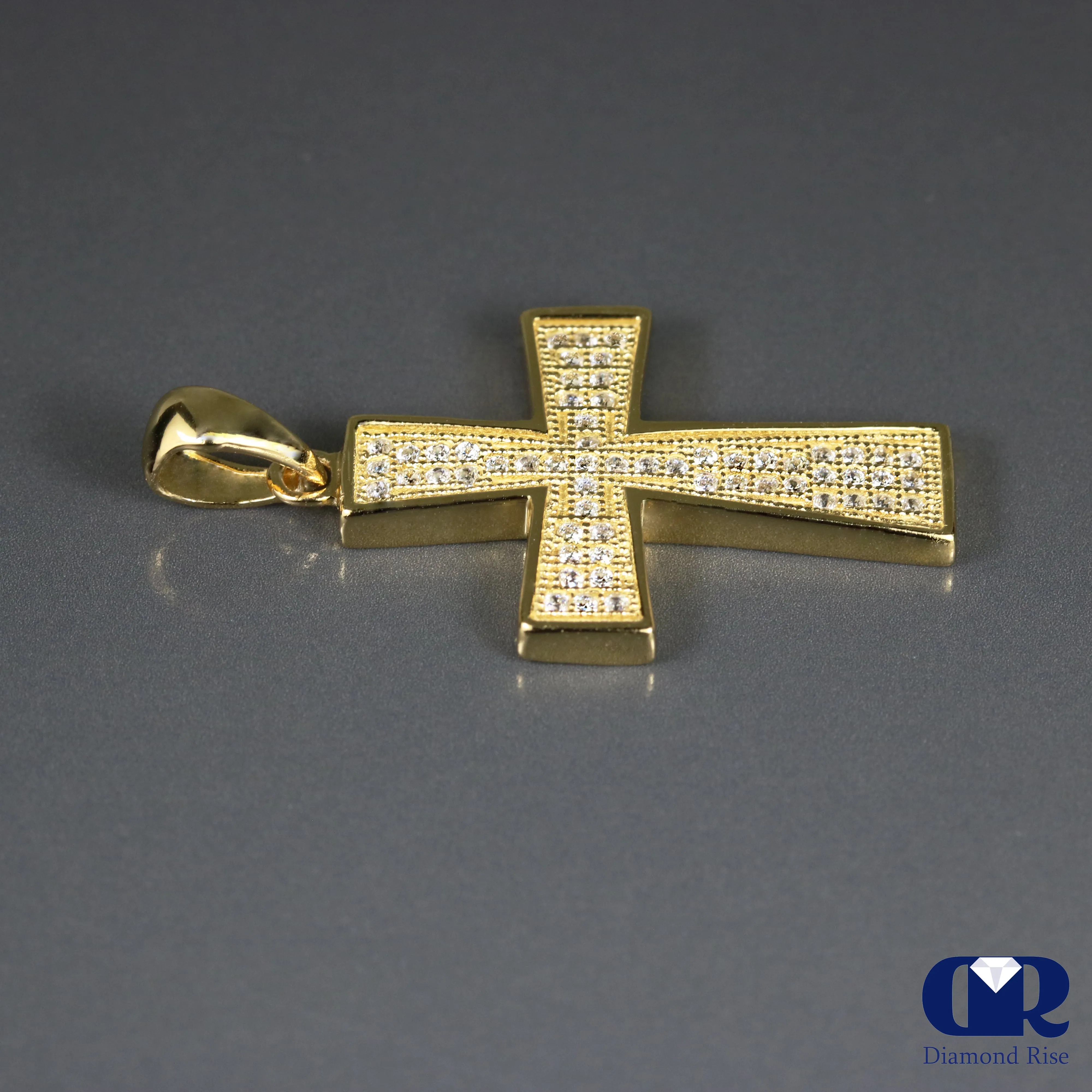 0.30 Carat Round Cut Diamond Cross Pendant Necklace In 14K Yellow Gold