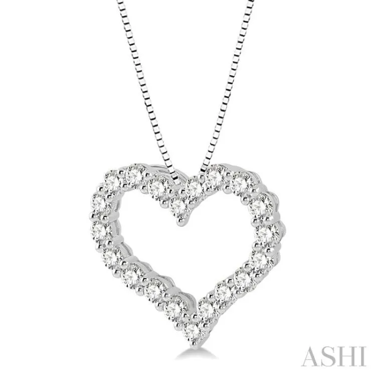 1 Ctw Round Cut Diamond Heart Shape Pendant with Chain in 14K White Gold