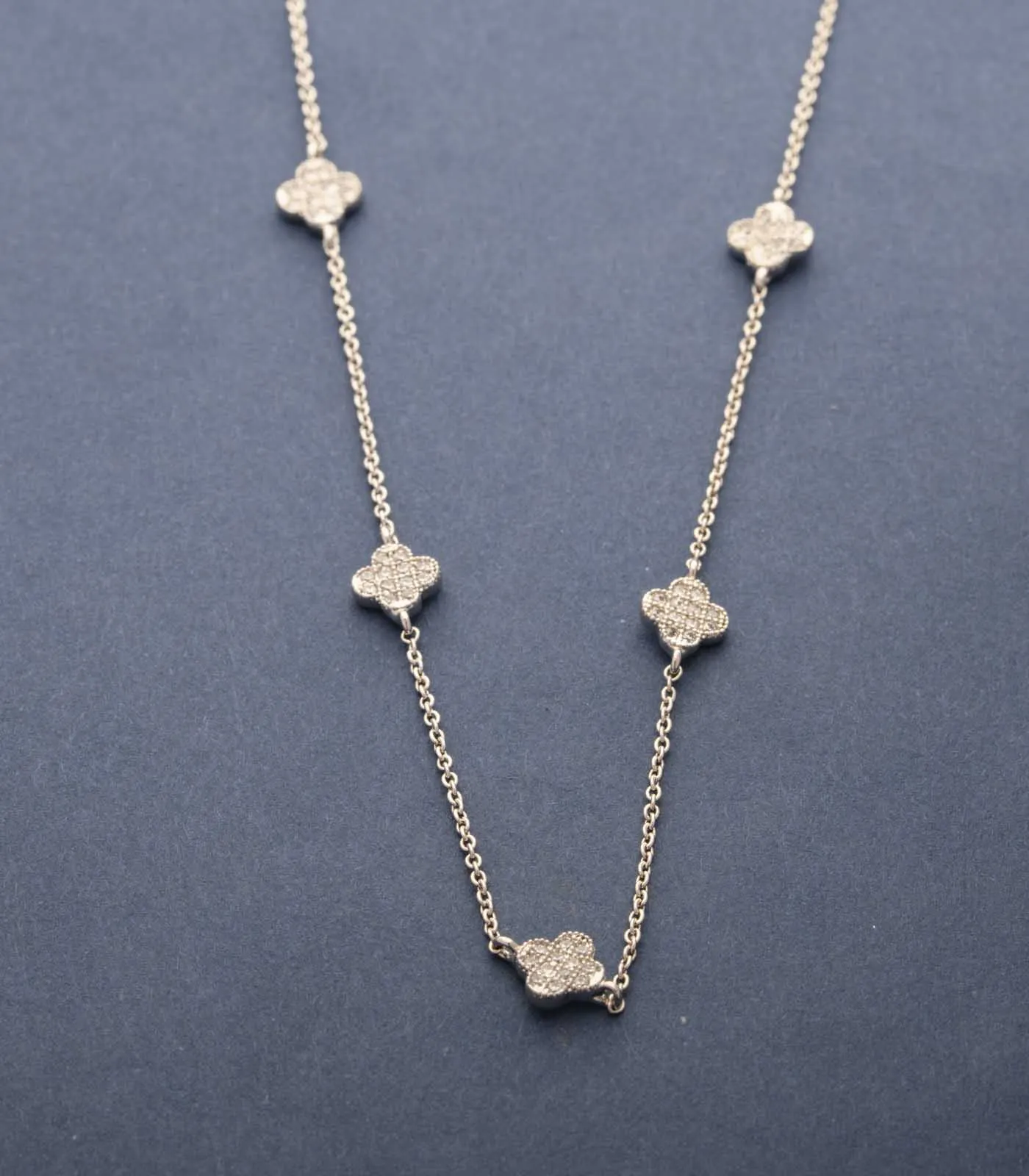 Exquisite Silver Color Pendants Necklace (Brass)