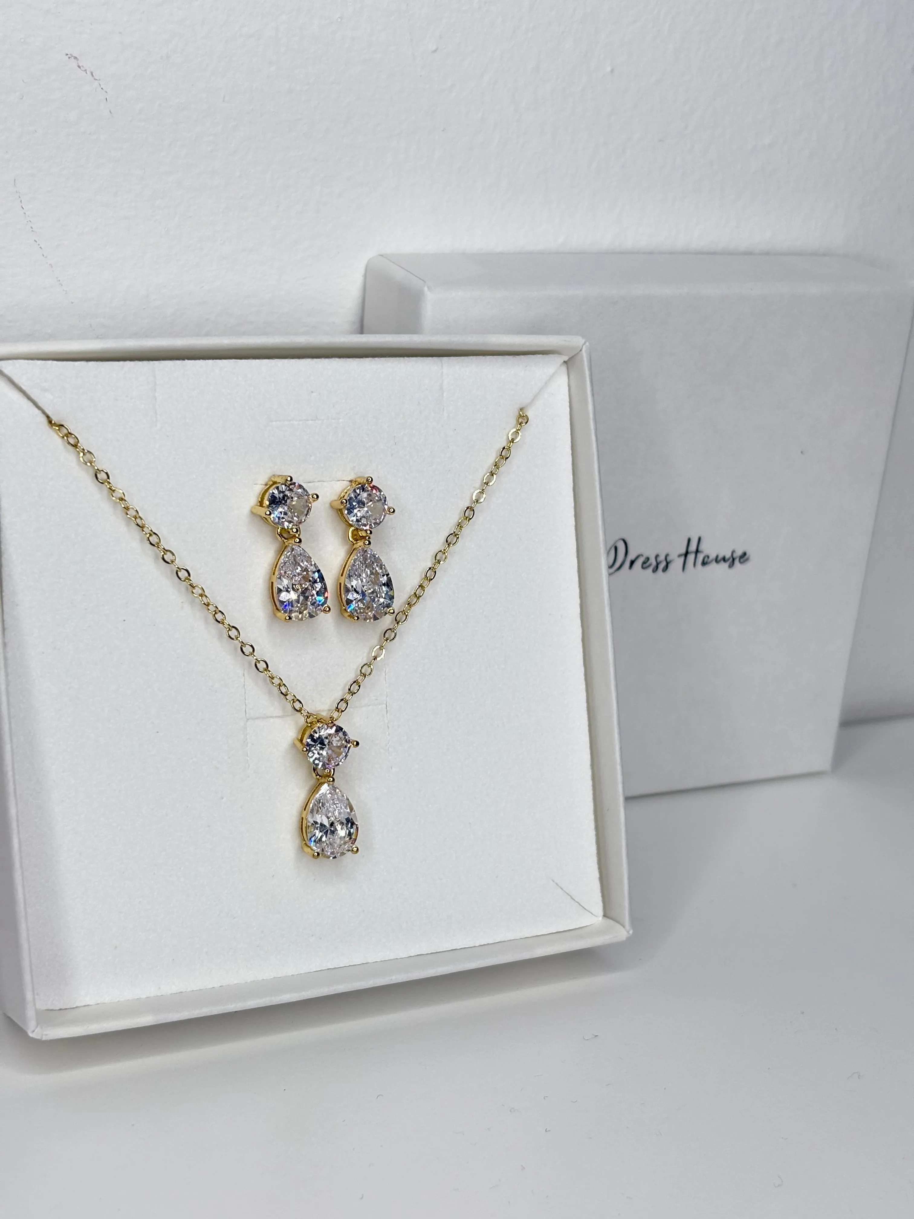 Isobel - Gold Diamonte Earring Necklace Set