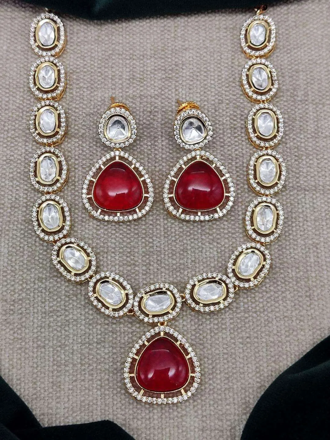 Lustrous Kundan Necklace