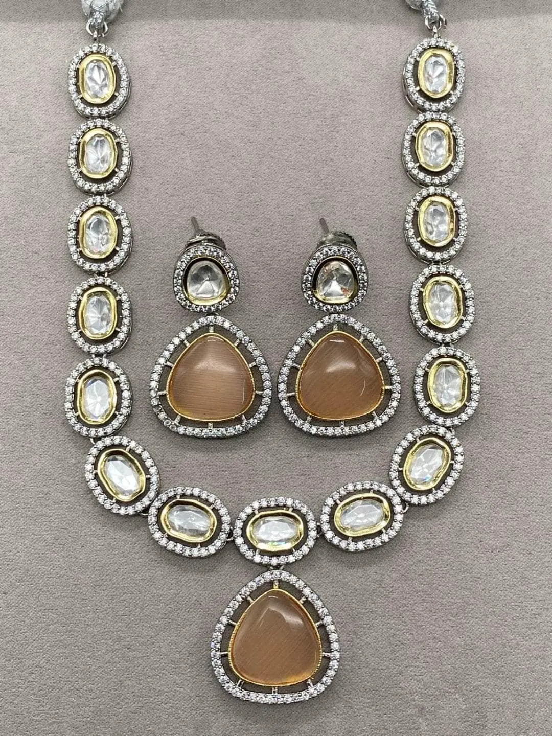 Lustrous Kundan Necklace