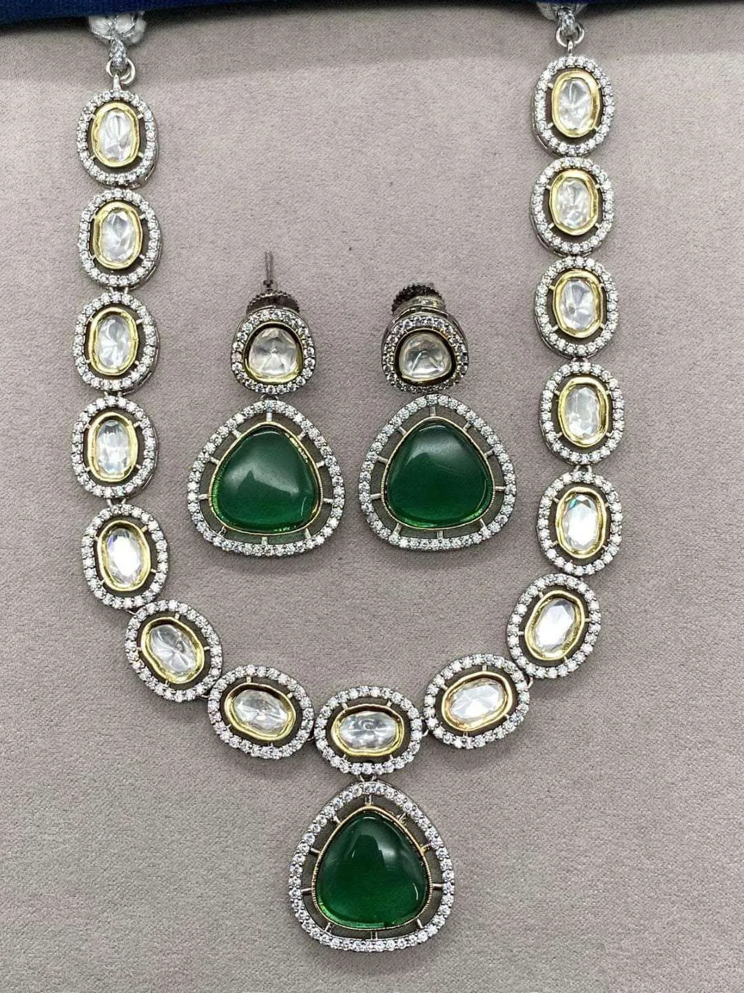 Lustrous Kundan Necklace