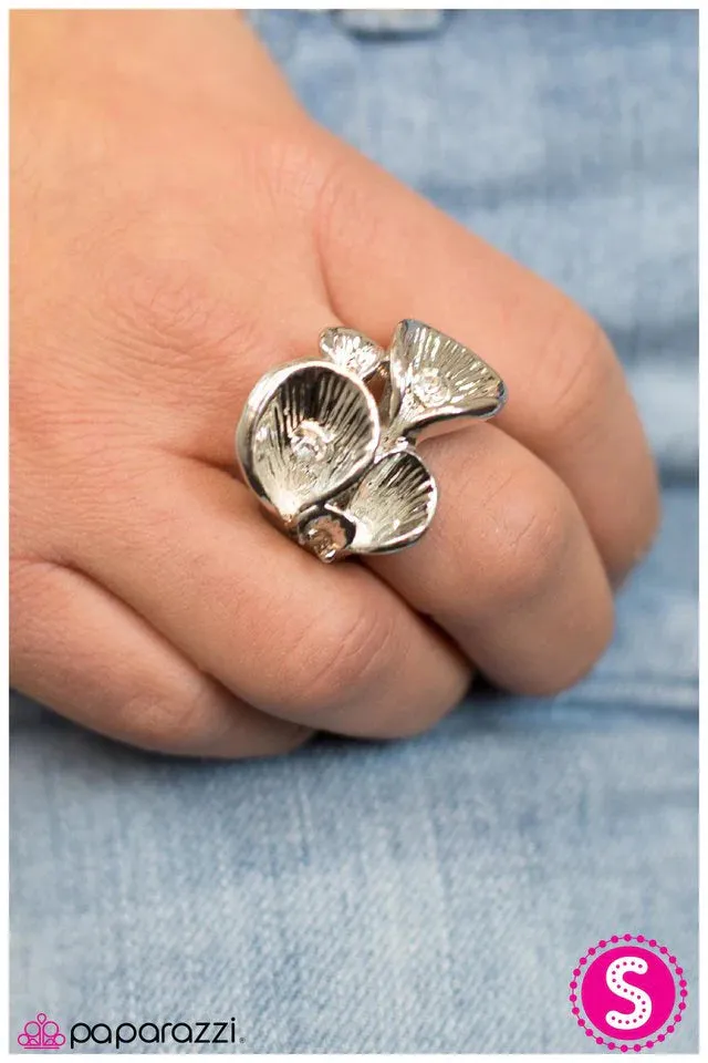 Paparazzi Ring ~ Polished Petals - White