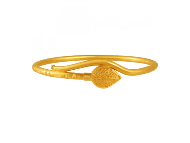 Stunning 22k Gold Nowa With A Leaf Shape Detail