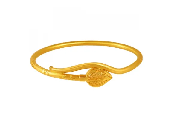 Stunning 22k Gold Nowa With A Leaf Shape Detail