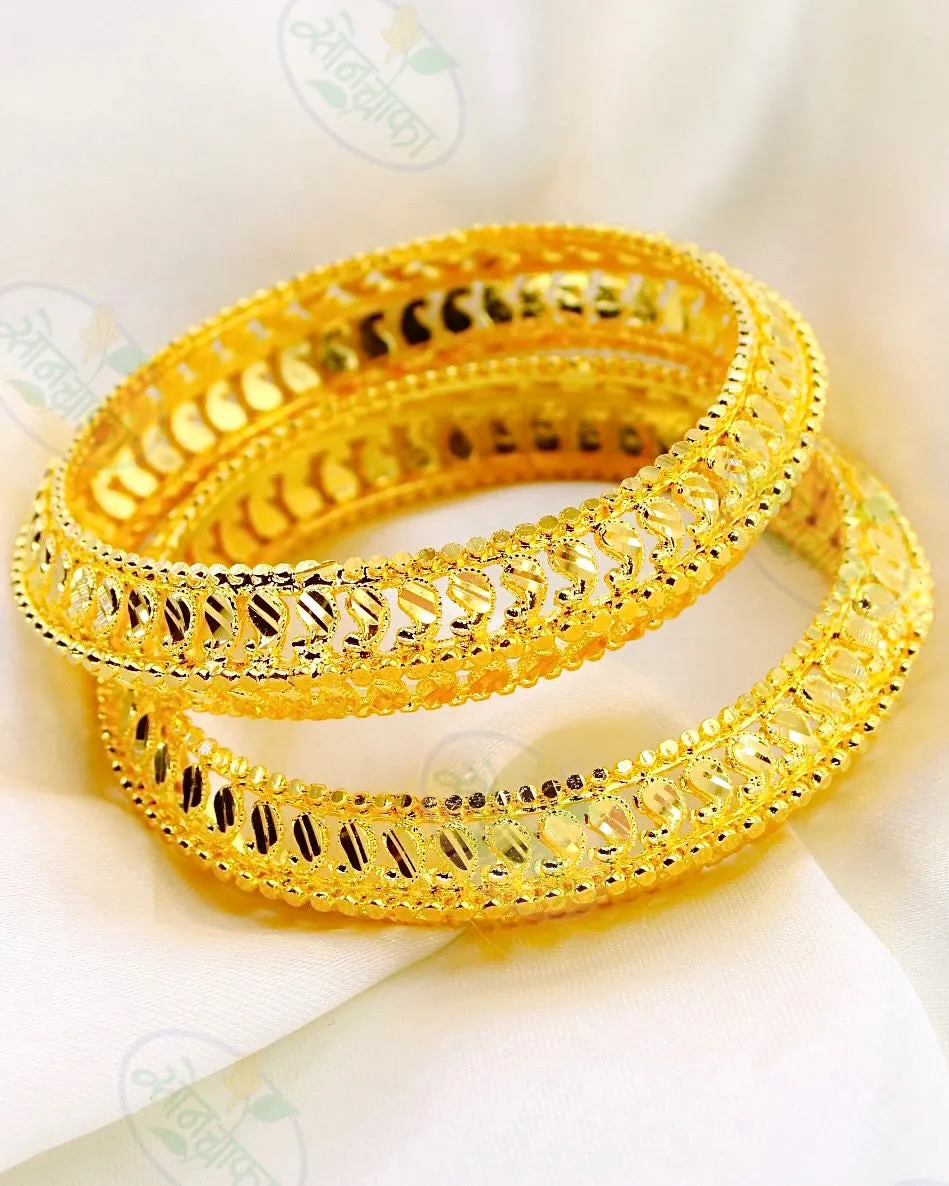 STUNNING GOLDEN BANGLES